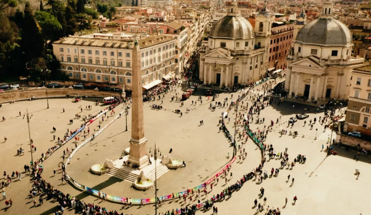 Birds eye view runners in Rome